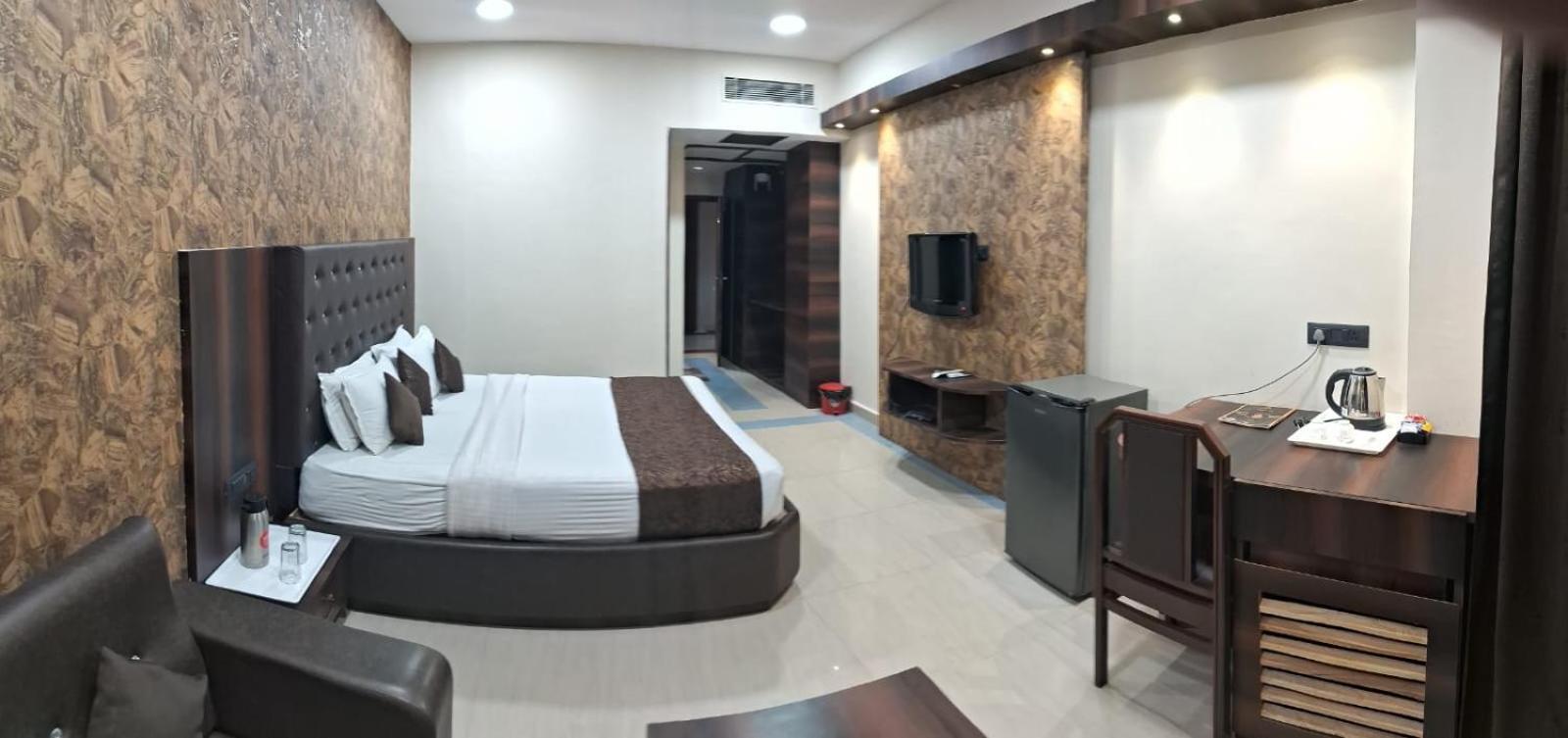 Hotel Samdareeya Pvt Ltd Джабалпур Экстерьер фото