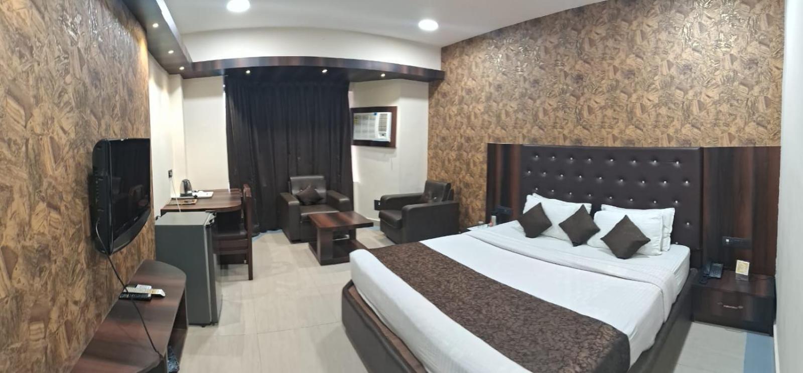 Hotel Samdareeya Pvt Ltd Джабалпур Экстерьер фото