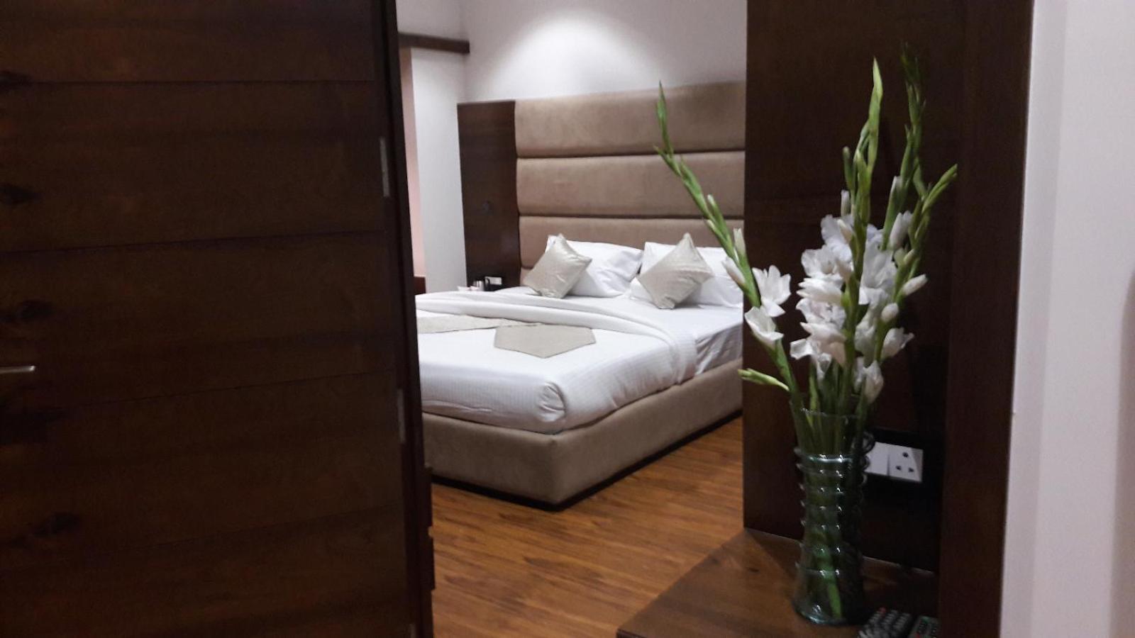 Hotel Samdareeya Pvt Ltd Джабалпур Экстерьер фото